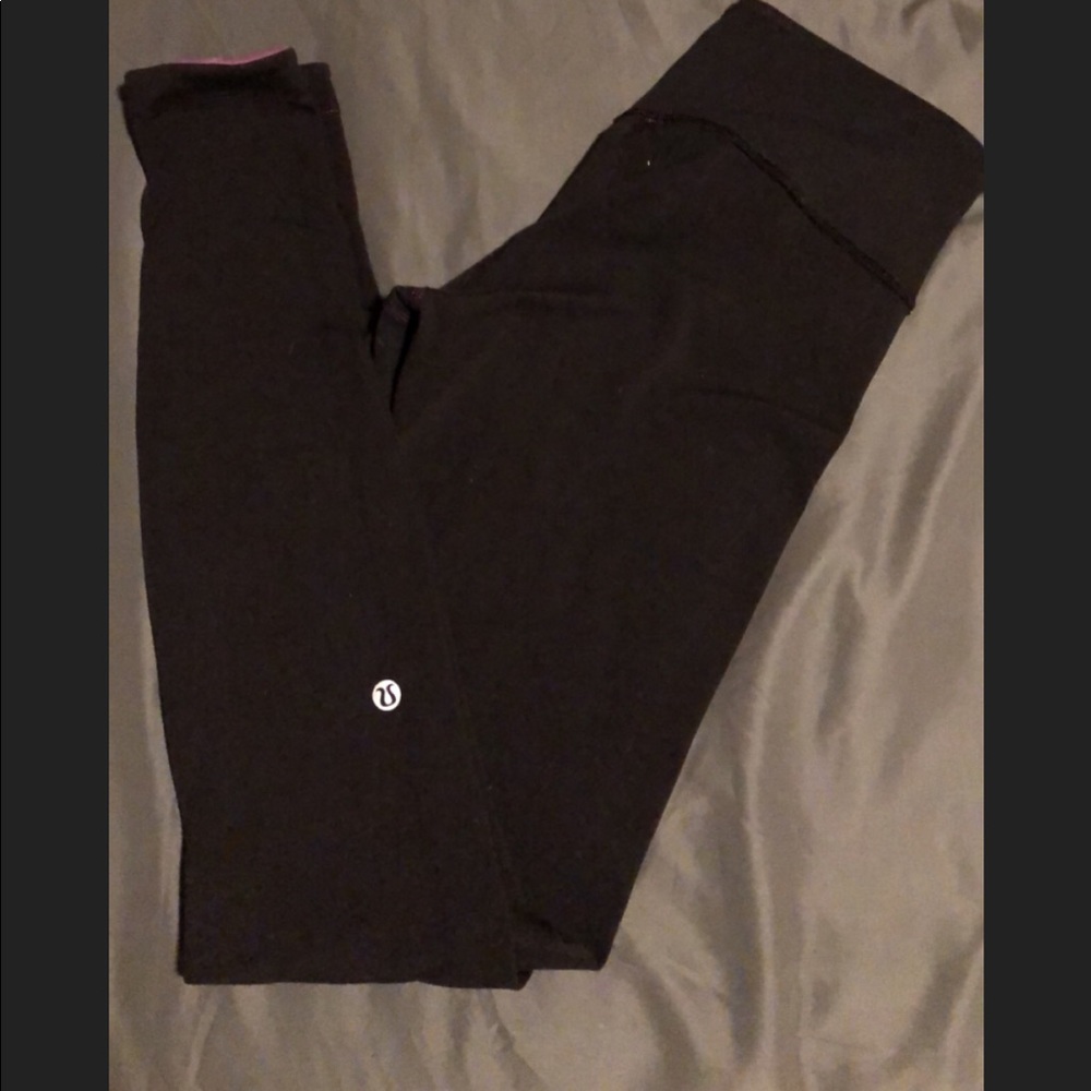 Lululemon Reversible Leggings (black and fuchsia )